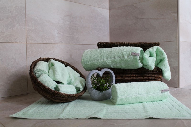 Everhome® Egyptian Cotton Bath Towel Collection